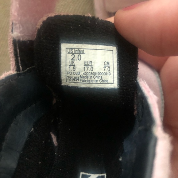 Vans Infant Suede Moccasins with Fringe. Velcro Closure. Light Pink. Size 2. EUC - Picture 13 of 15